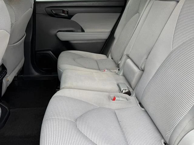 2023 Toyota Highlander - Image 24