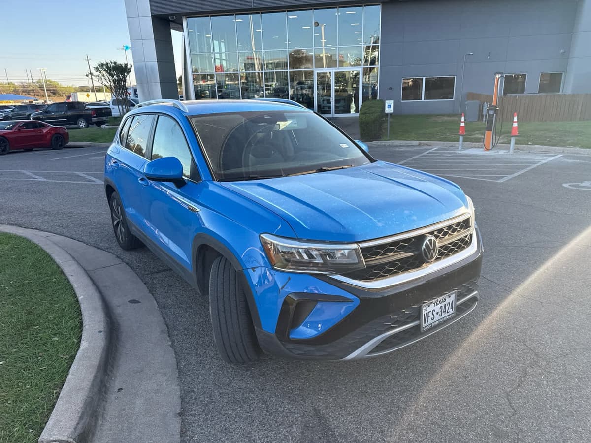 2023 Volkswagen Taos - Image 2