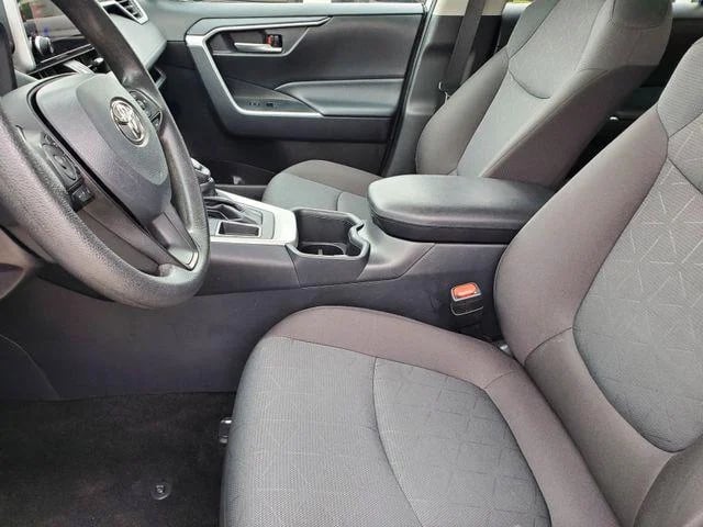 2025 Toyota RAV4 - Image 36