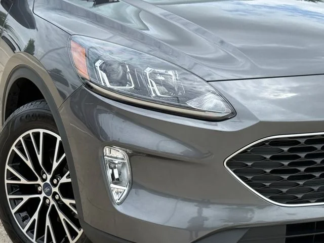 2022 Ford Escape Plug-In Hybrid - Image 3