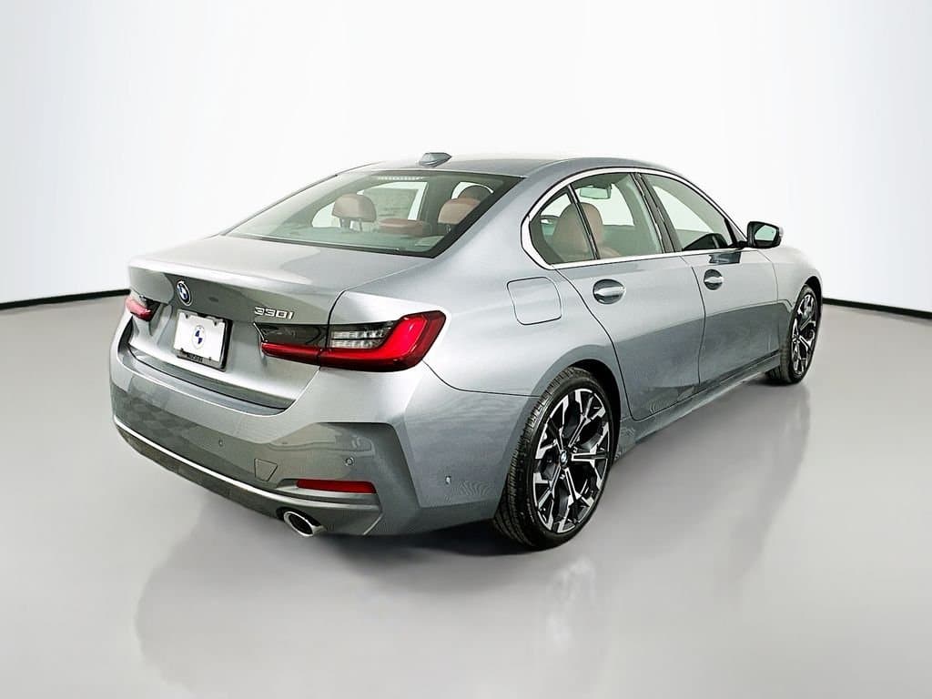 2025 BMW 3 Series - Image 5