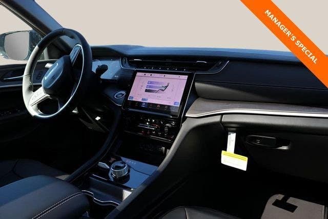 2025 Jeep Grand Cherokee - Image 19