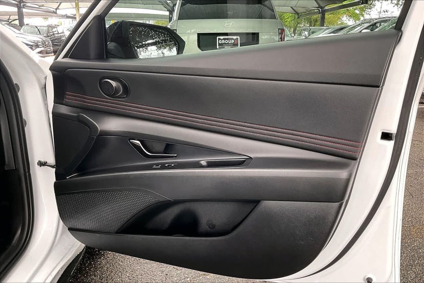 2022 Hyundai Elantra - Image 23