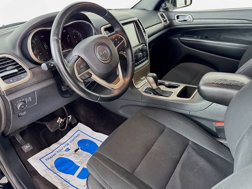 2017 Jeep Grand Cherokee - Image 11