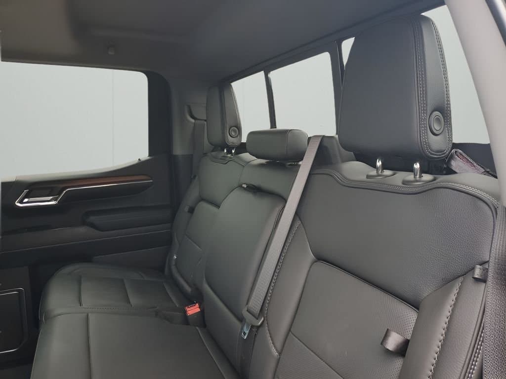 2024 GMC Sierra 1500 - Image 18