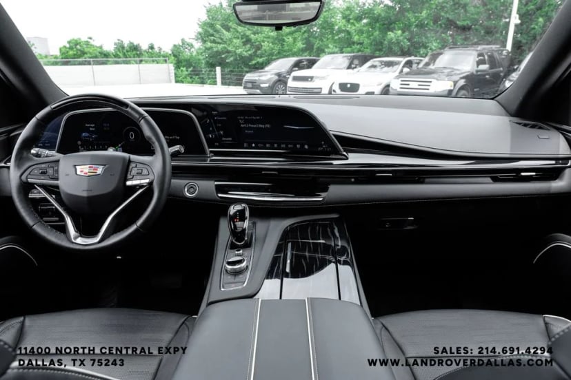 2023 Cadillac Escalade - Image 17