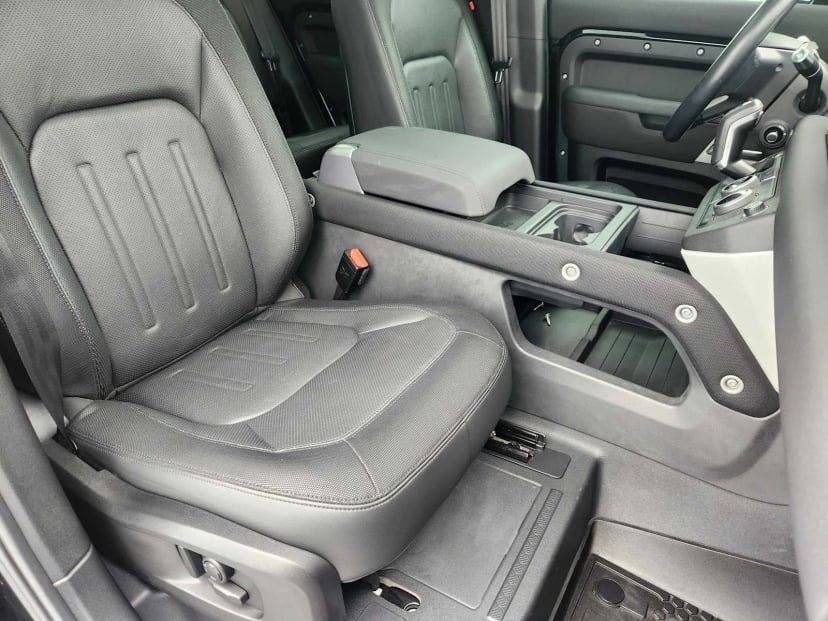 2022 Land Rover Defender - Image 13