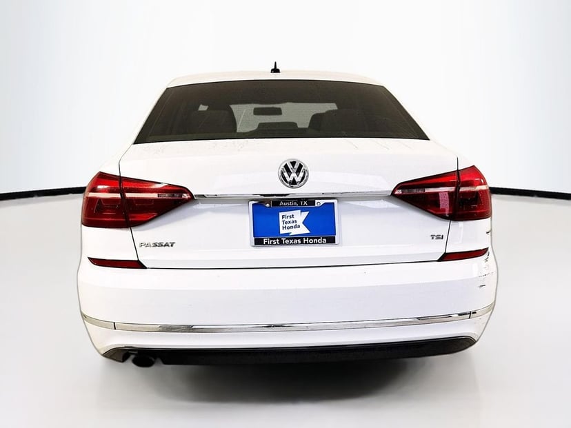 2017 Volkswagen Passat - Image 6