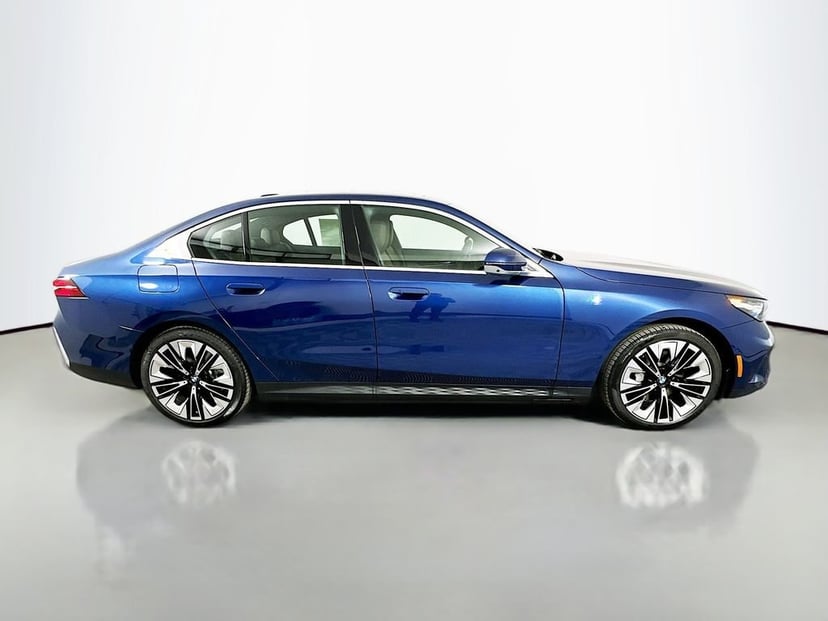 2026 BMW i5 - Image 3