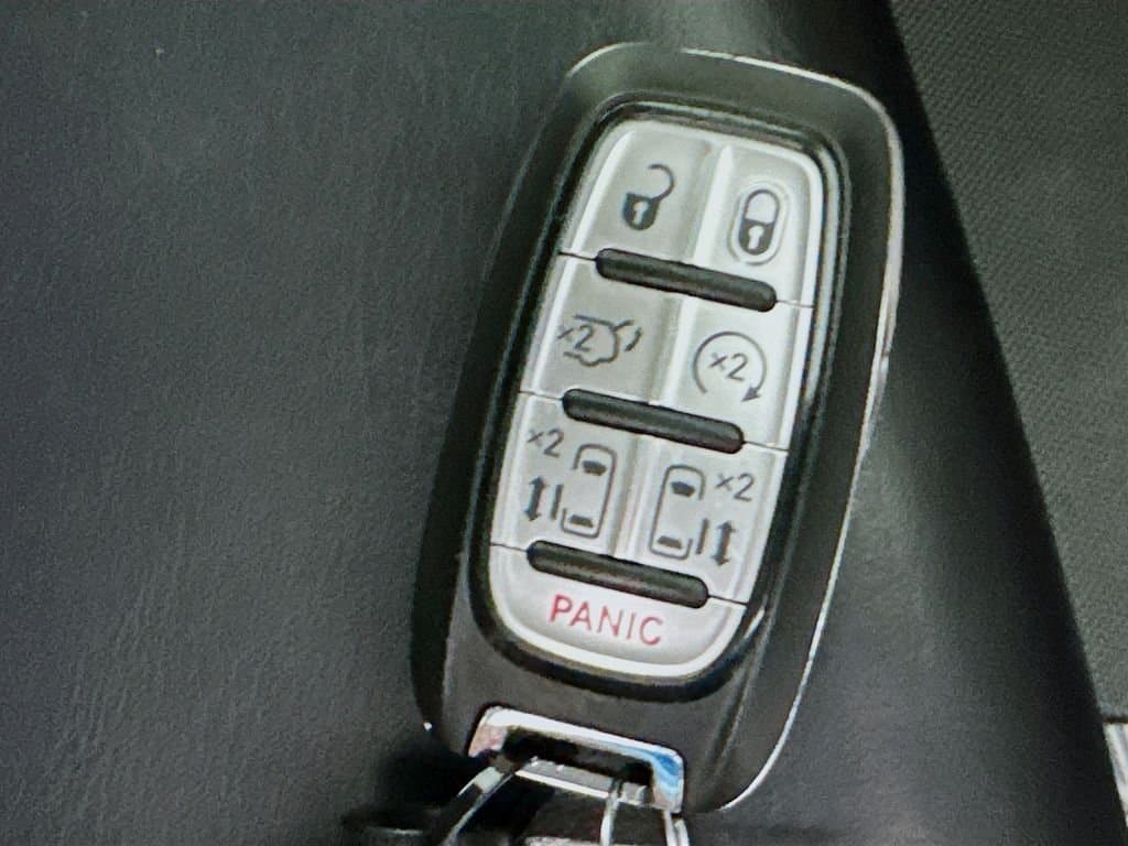 2023 CHRYSLER Pacifica - Image 39