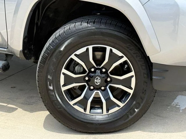 2020 Toyota Tacoma - Image 30