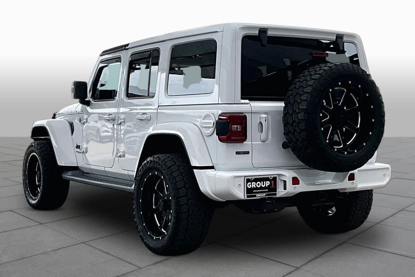 2021 Jeep Wrangler - Image 11