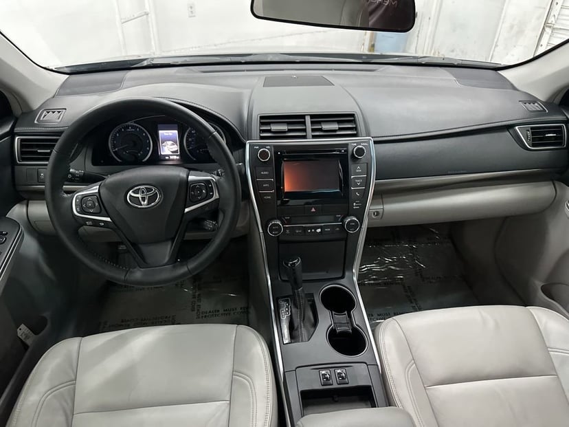 2015 Toyota Camry - Image 19