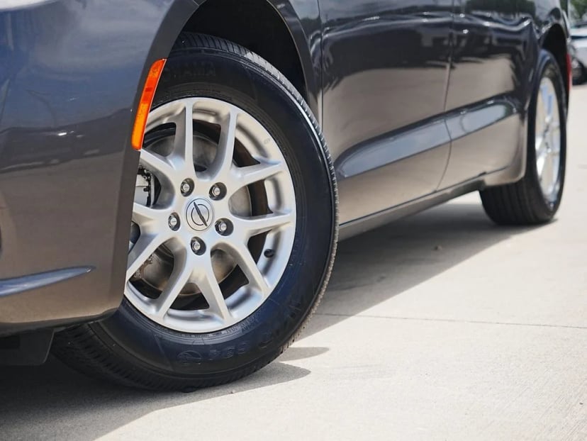 2023 Chrysler Pacifica - Image 2