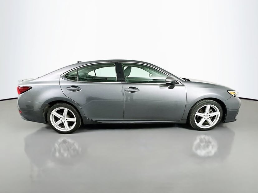2017 Lexus ES - Image 3