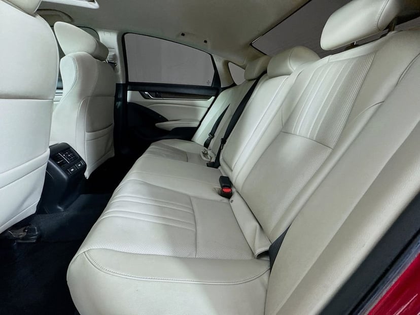 2022 Honda Accord - Image 31