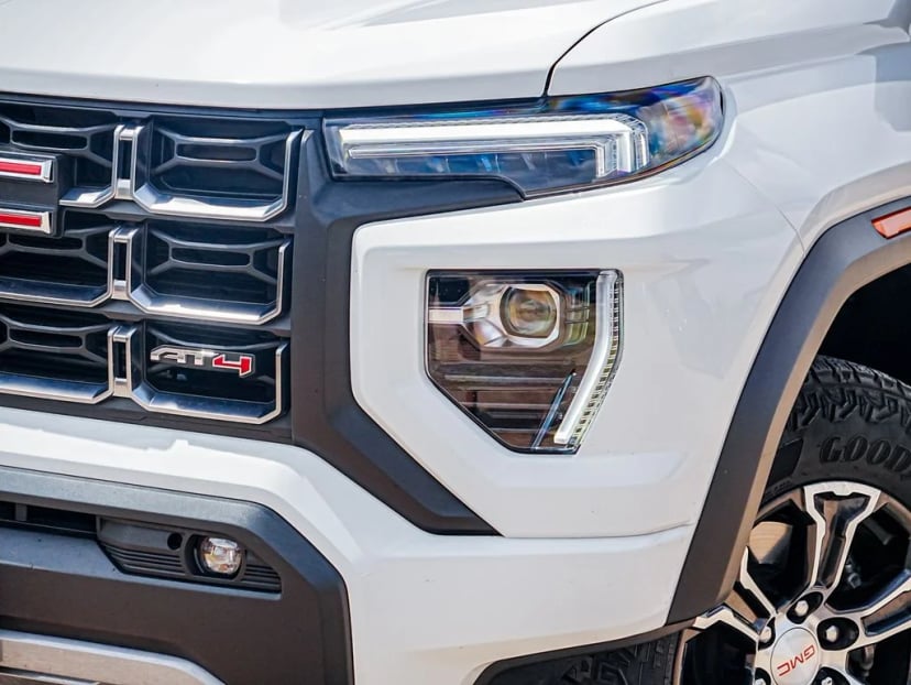 2025 GMC Canyon - Image 3