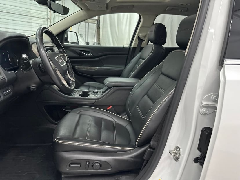 2021 GMC Acadia - Image 14