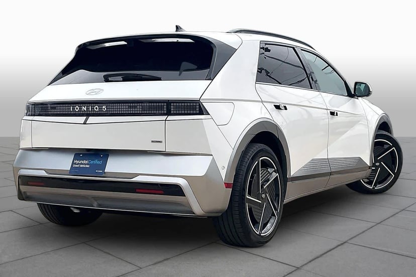 2025 Hyundai IONIQ 5 - Image 12