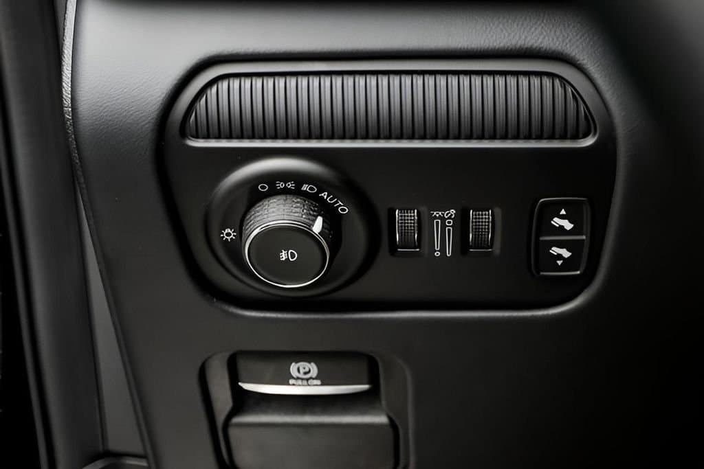 2023 Jeep Grand Wagoneer L - Image 12