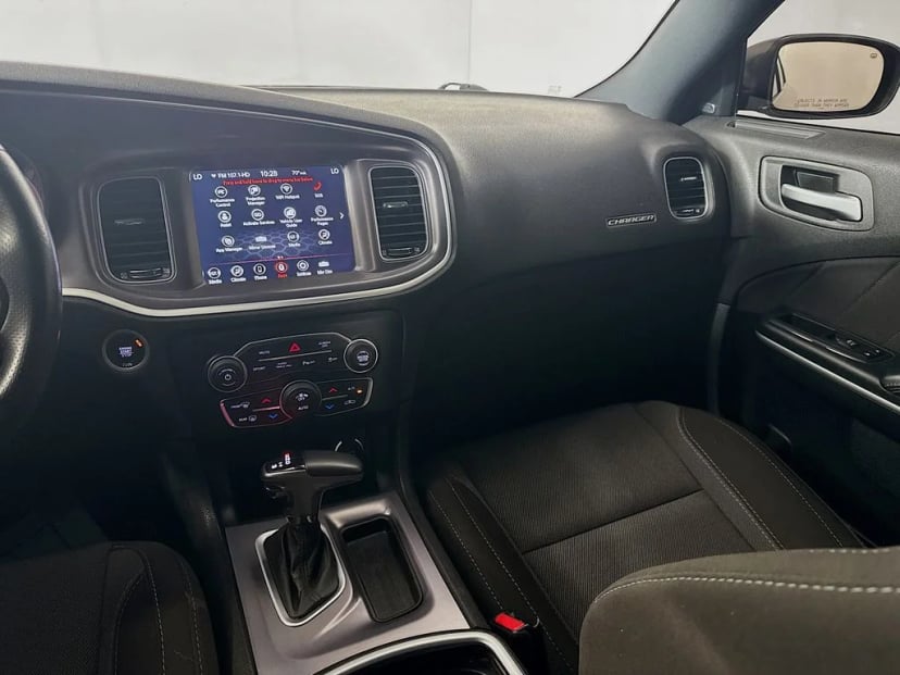 2020 Dodge Charger - Image 25