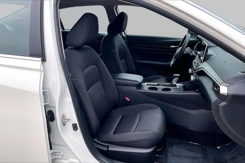 2025 Nissan Altima - Image 9