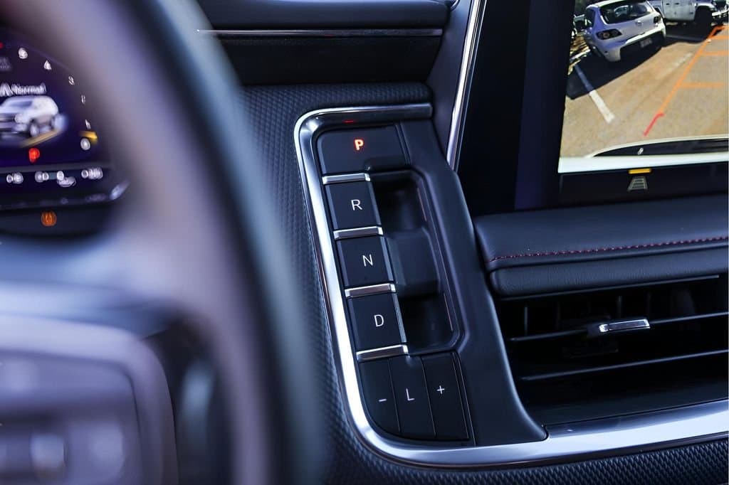 2024 Chevrolet Suburban - Image 21