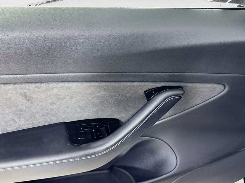 2018 Tesla Model 3 - Image 38