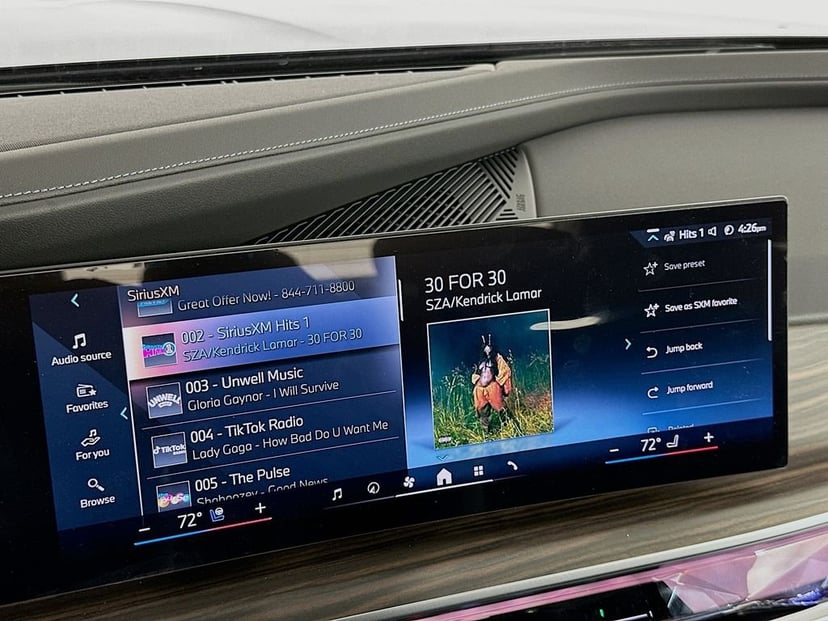 2025 BMW i7 - Image 11
