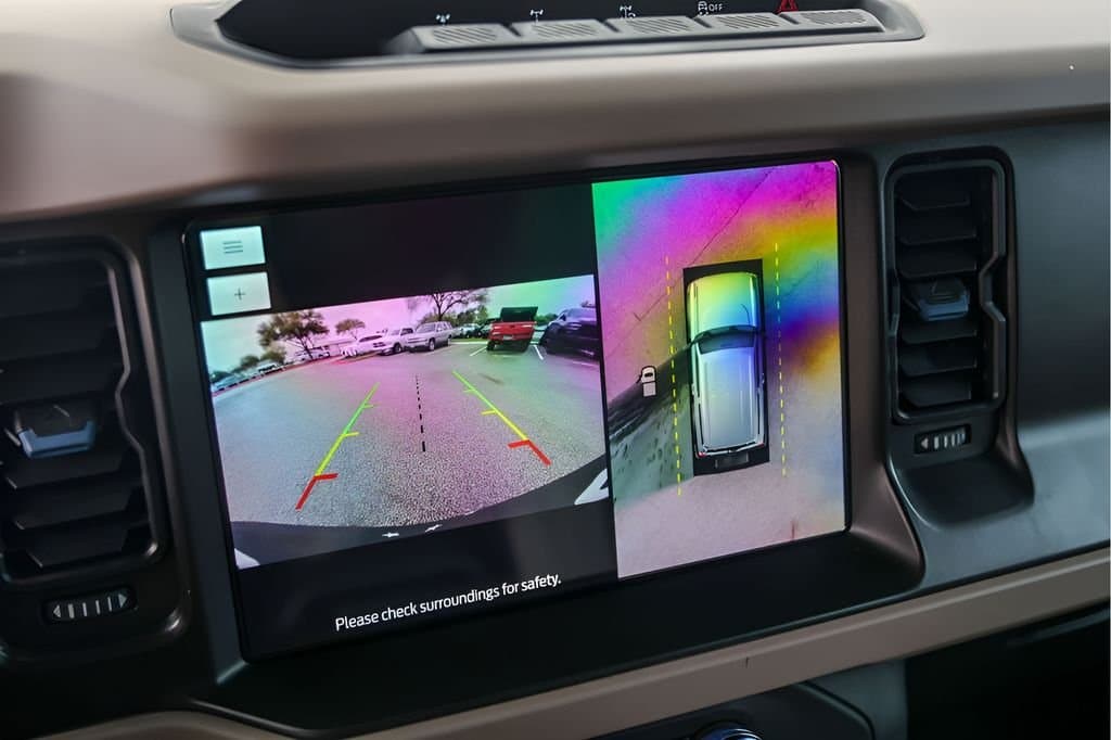 2023 Ford Bronco - Image 18