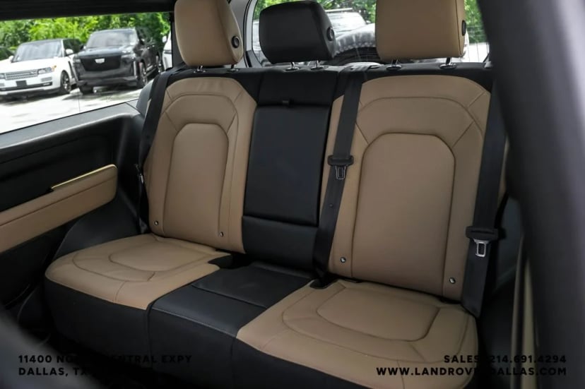 2026 Land Rover Defender 90 - Image 29