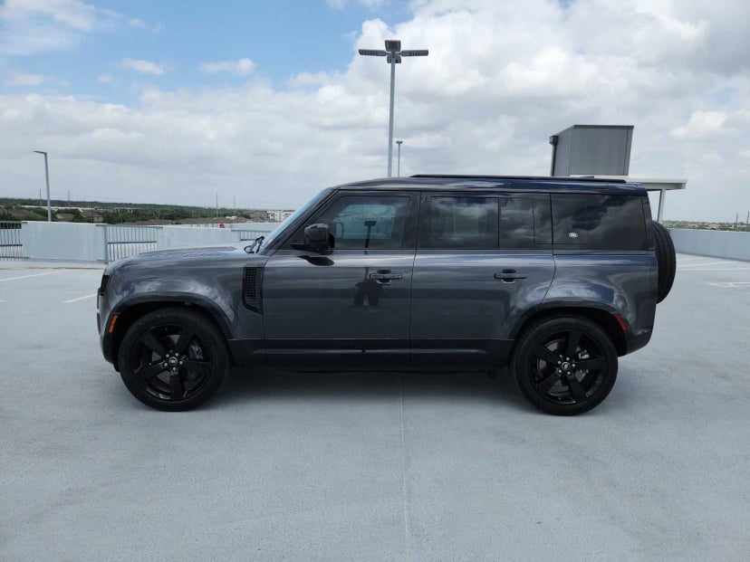 2024 Land Rover Defender - Image 4