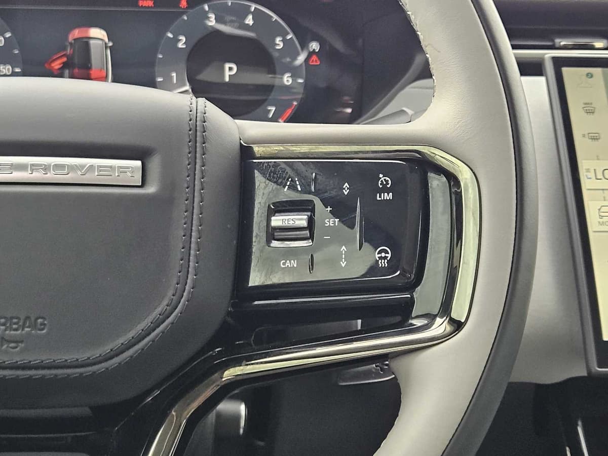2025 Land Rover Range Rover Velar - Image 28