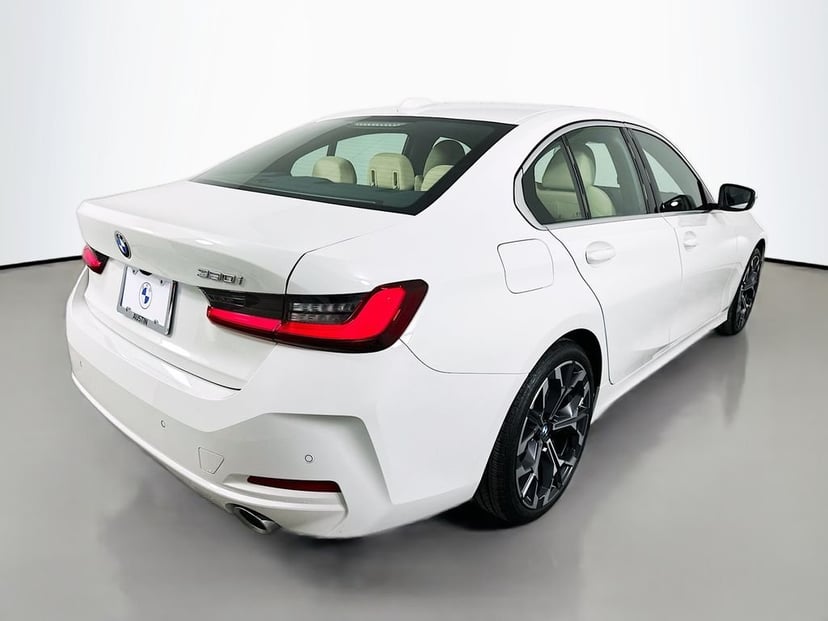 2025 BMW 3 Series - Image 4