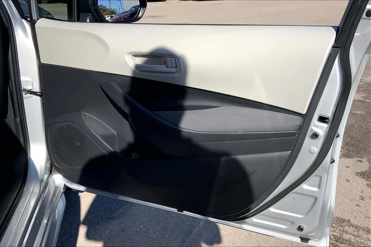 2025 Toyota Corolla - Image 21