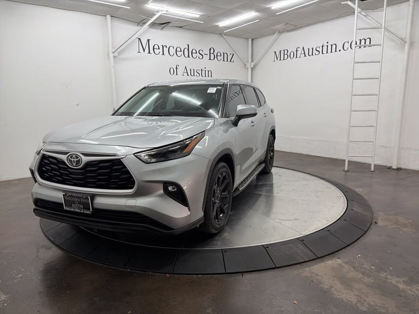 2022 Toyota Highlander - Image 3