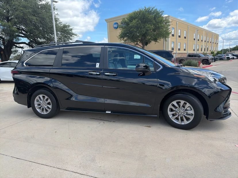 2026 Toyota Sienna - Image 7