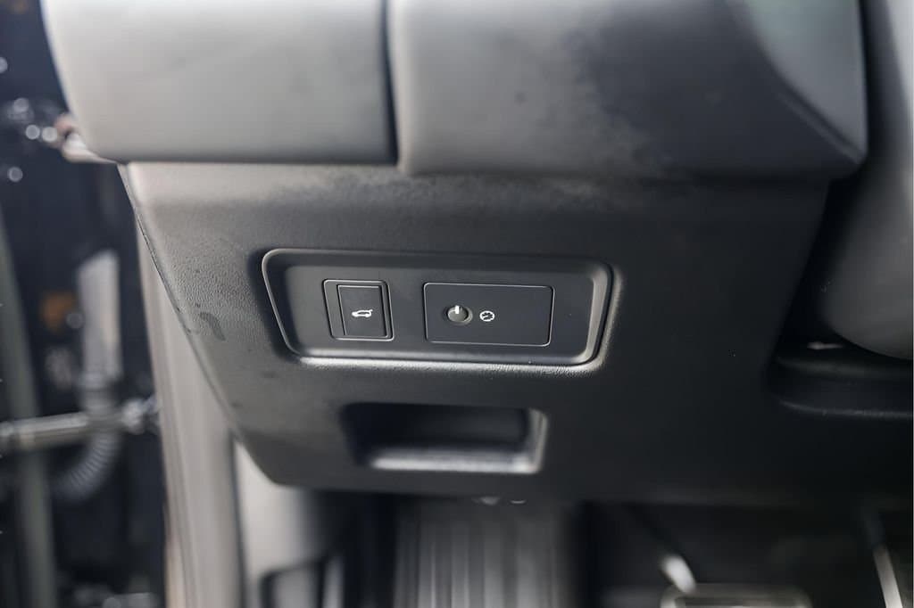 2024 Land Rover Discovery - Image 18