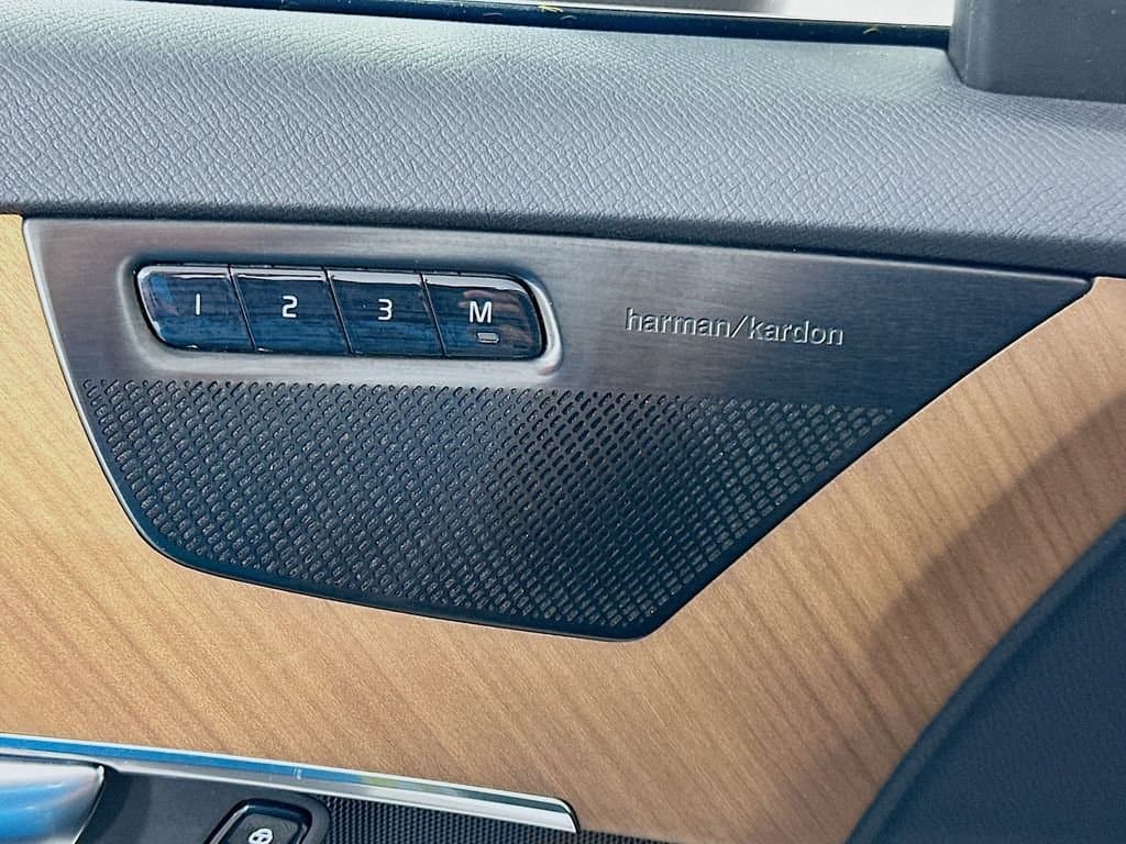 2022 Volvo XC90 Recharge Plug-In Hybrid - Image 19