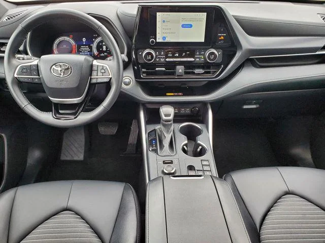 2025 Toyota Highlander - Image 50