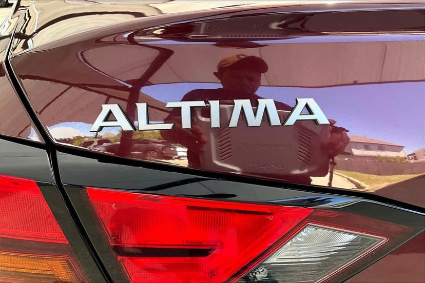 2023 Nissan Altima - Image 10