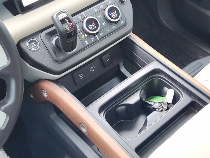 2024 Land Rover Defender - Image 20