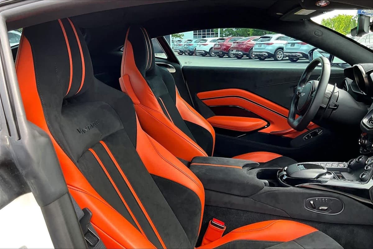 2020 Aston Martin Vantage - Image 12