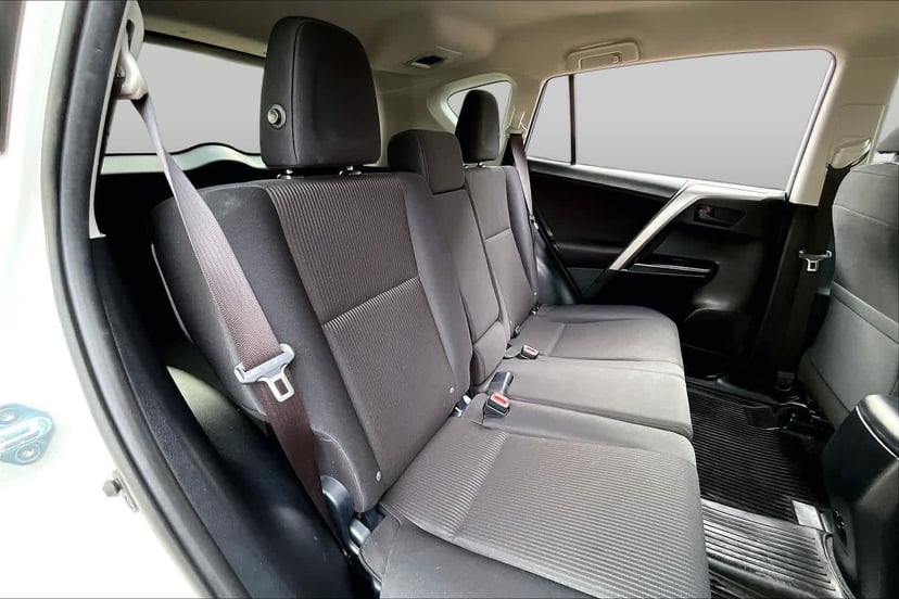 2017 Toyota RAV4 - Image 19