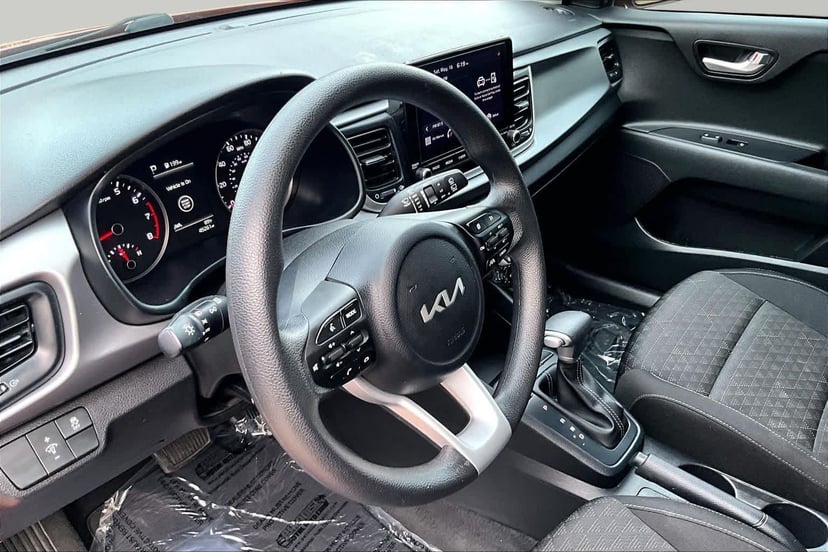 2023 Kia Rio 5-Door - Image 17