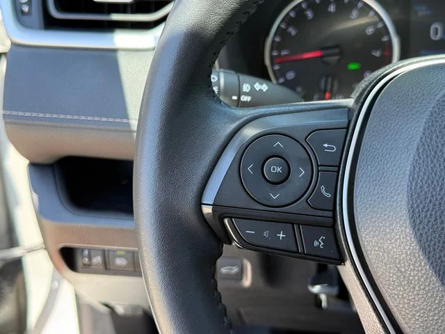 2022 Toyota RAV4 - Image 12