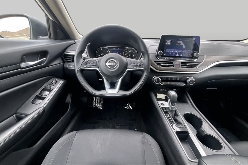 2025 Nissan Altima - Image 6