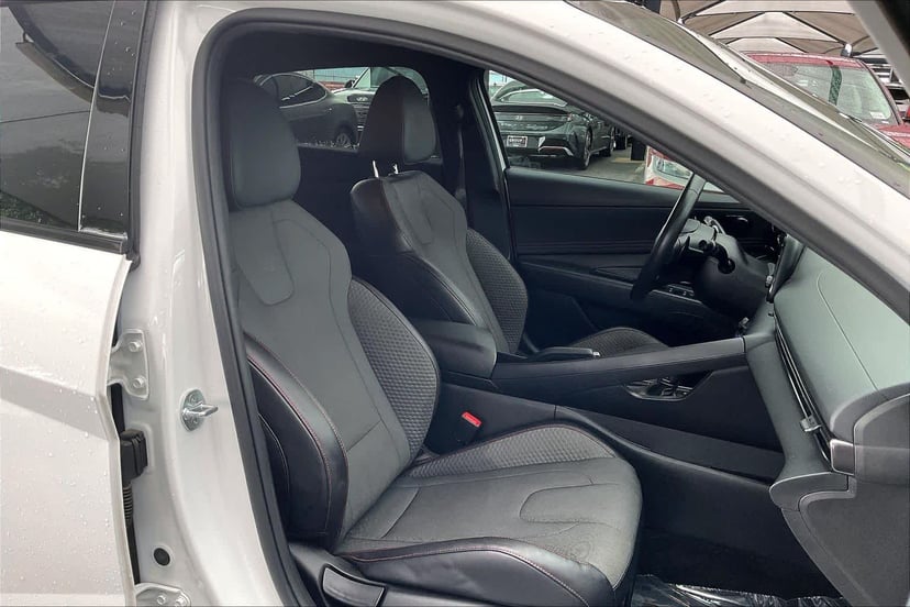 2022 Hyundai Elantra - Image 9