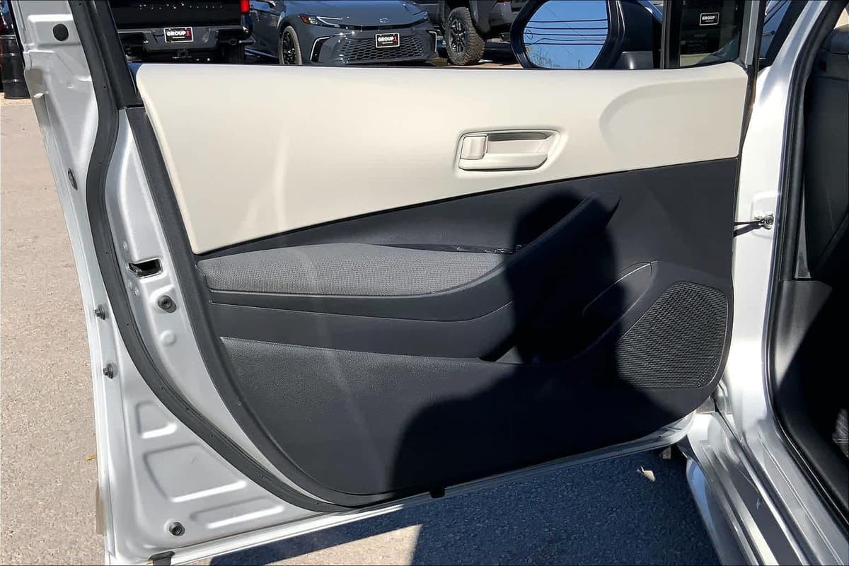 2025 Toyota Corolla - Image 20