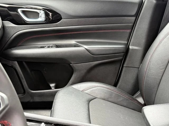 2025 Jeep Compass - Image 8